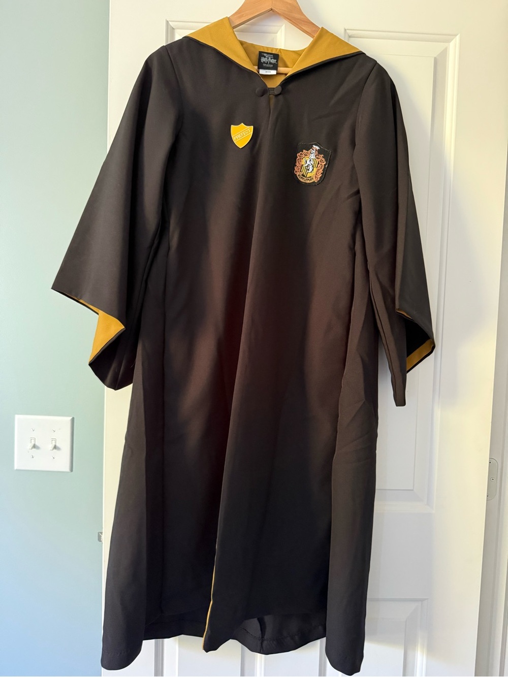 WW of Harry Potter Hufflepuff robe, tie, and prefect pin XXS